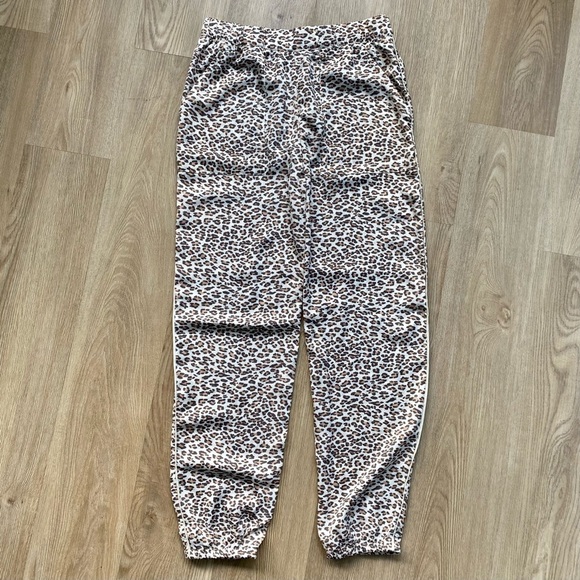 aerie Pants - Aerie Satin Leopard Print Pajama Pants with Pockets – XS